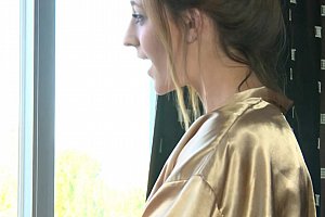 日本玉足桌下footjob