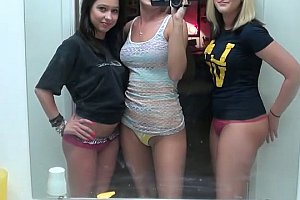 亚洲娇小巨大mp4